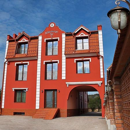 Готель Schassburger Tor Сігішоара Екстер'єр фото
