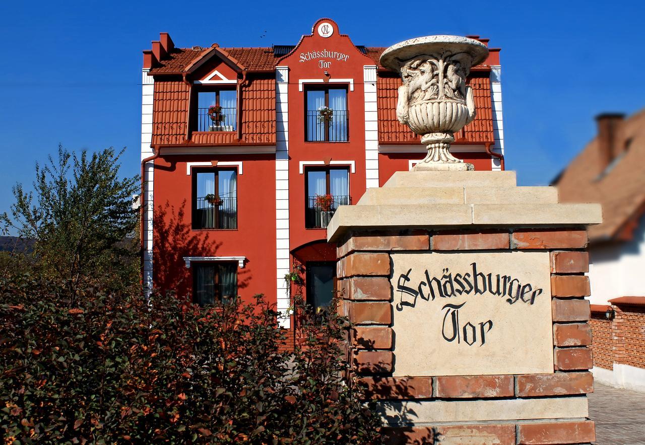 Готель Schassburger Tor Сігішоара Екстер'єр фото
